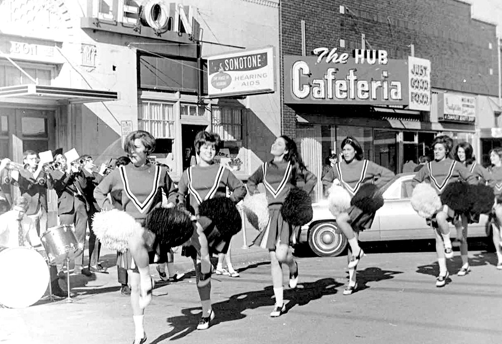 1950s Cheer in street performing