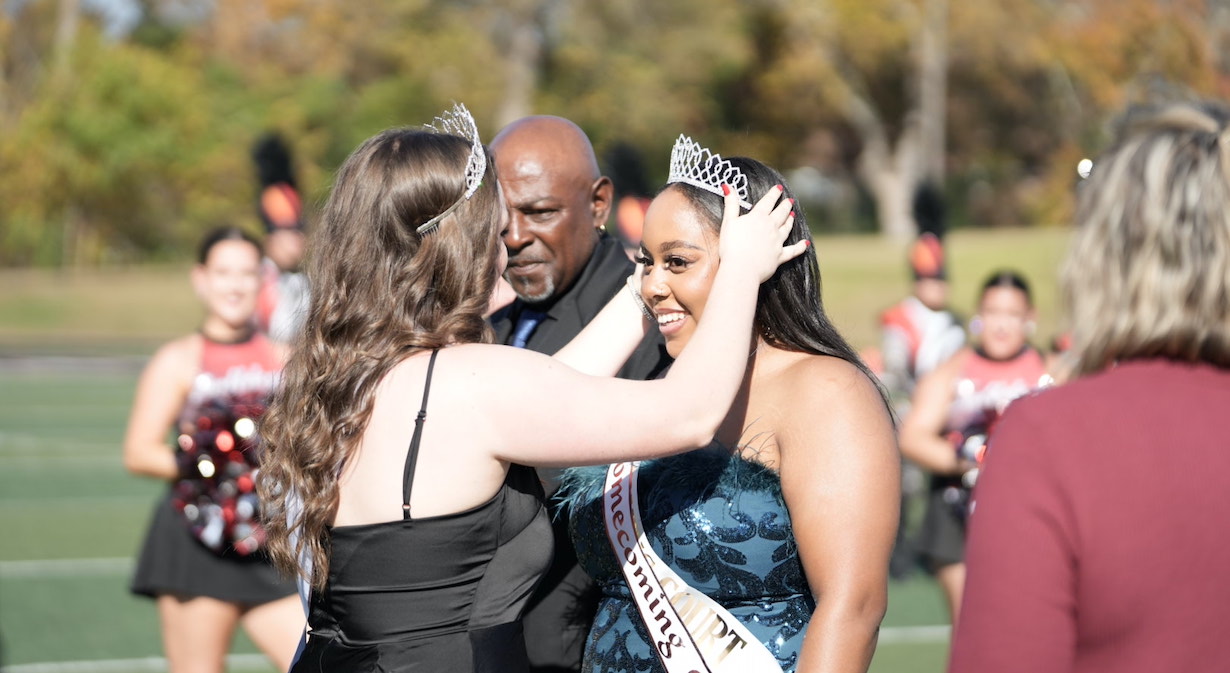 Homecoming Queen Encourages Others To Dream Gardner Webb University   News Gwu Gabby Hq Crown 