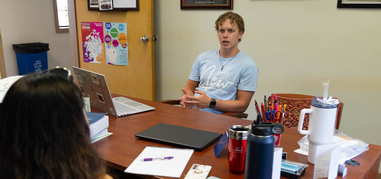 Caleb Roten discusses his project with his mentor