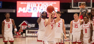 basketball players lineup for a free throw competition