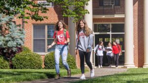 Gardner-Webb Students walking to class