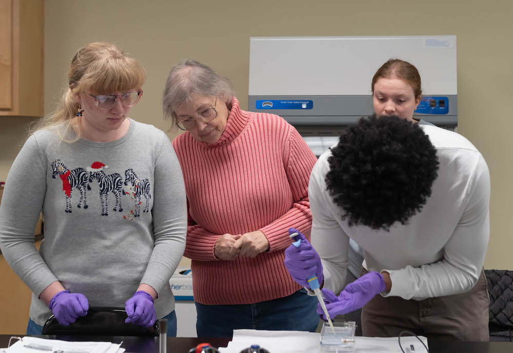 Susan Manahan gel electrophoresis lab