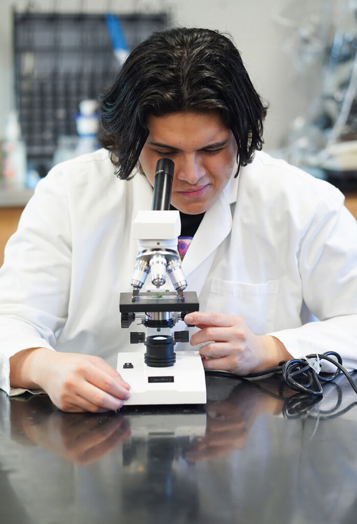 Ulises Martinez in GWU chemistry lab